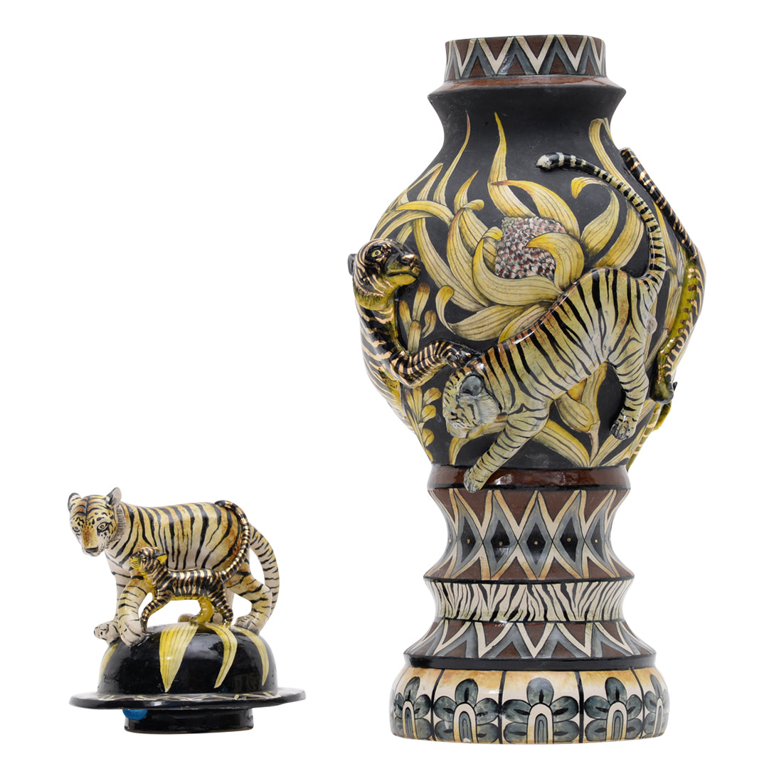 Tiger urn