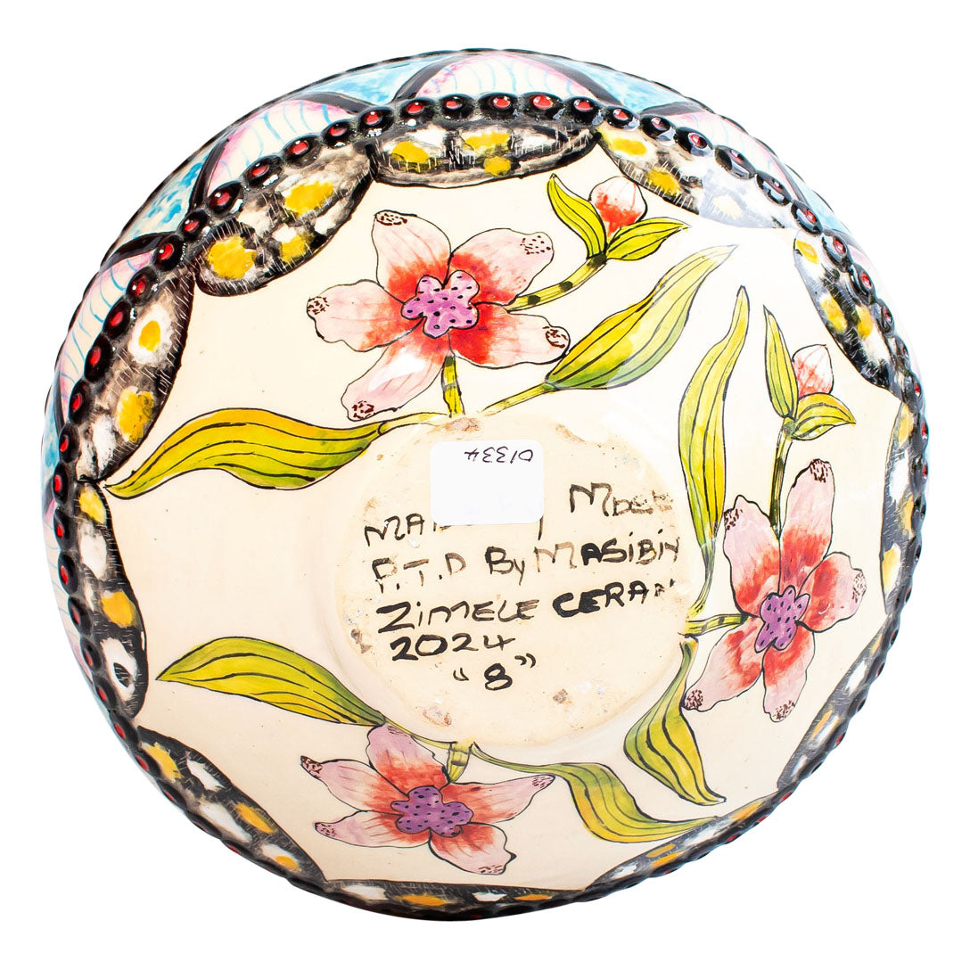 Wild dog flower vase