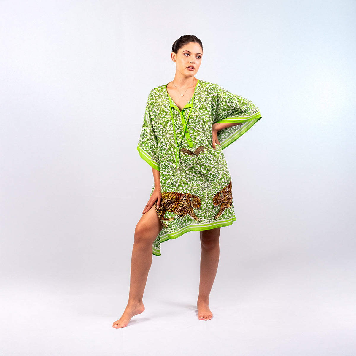 Short green silk leopard-print kaftan