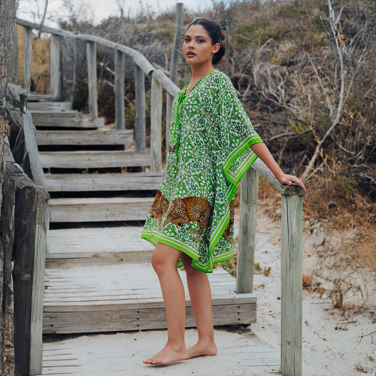 Short green silk leopard-print kaftan