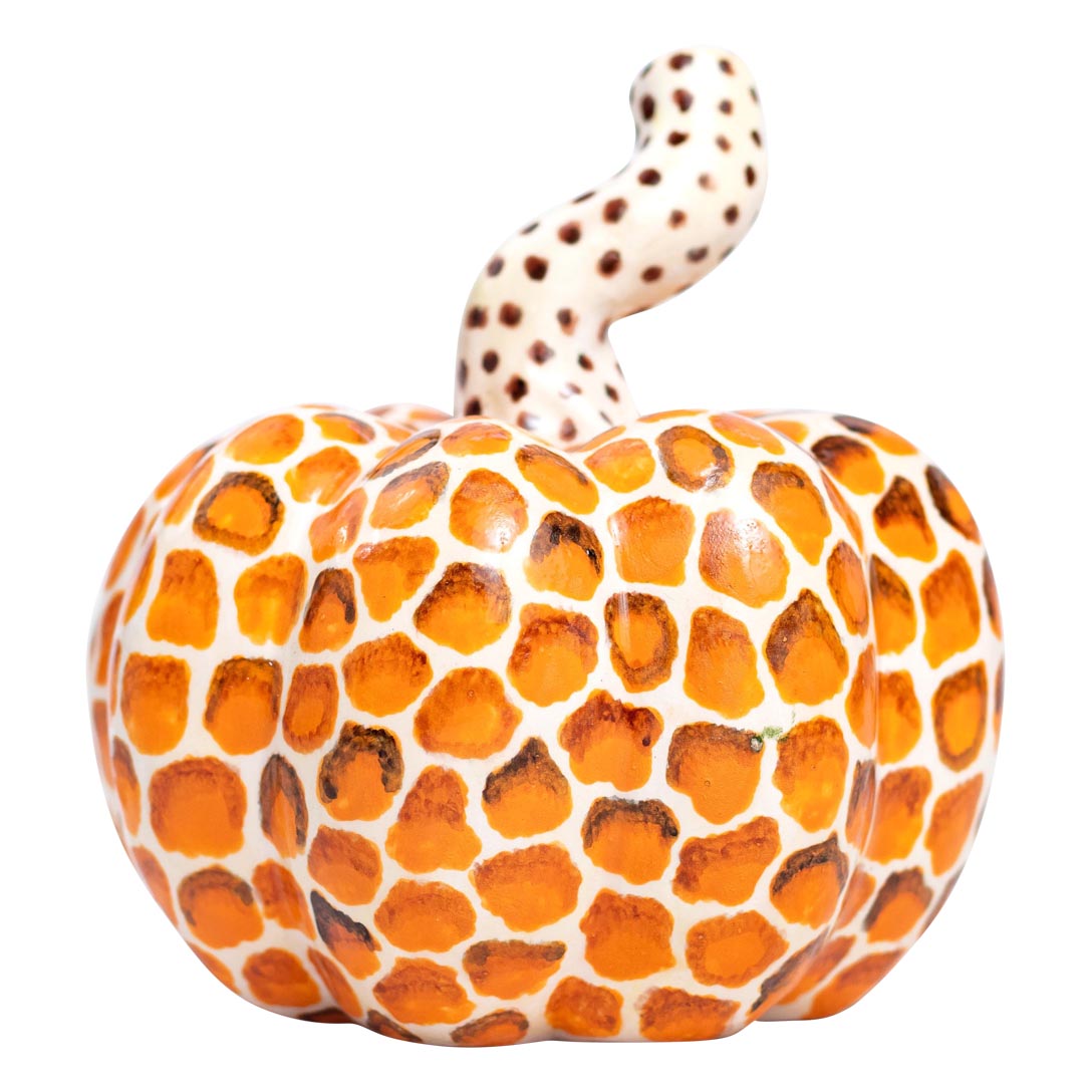 Safari giraffe pumpkin sculpture