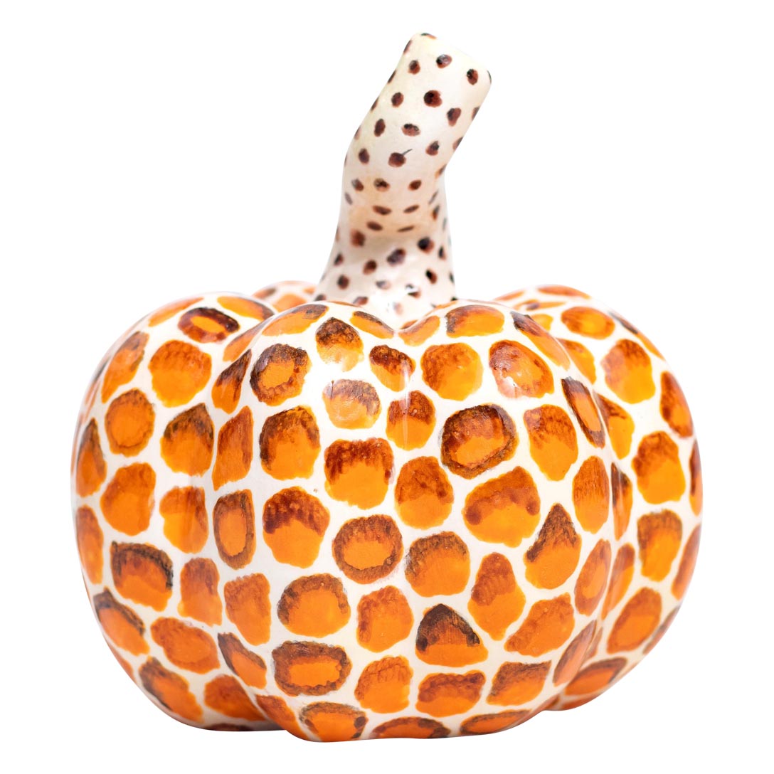 Safari giraffe pumpkin sculpture