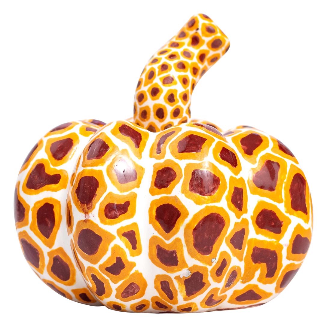 Safari giraffe pumpkin sculpture