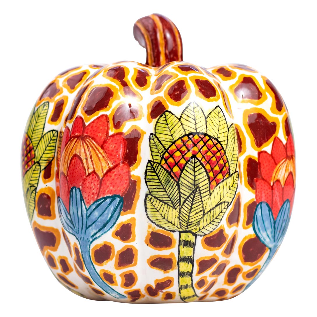 Safari giraffe pumpkin sculpture