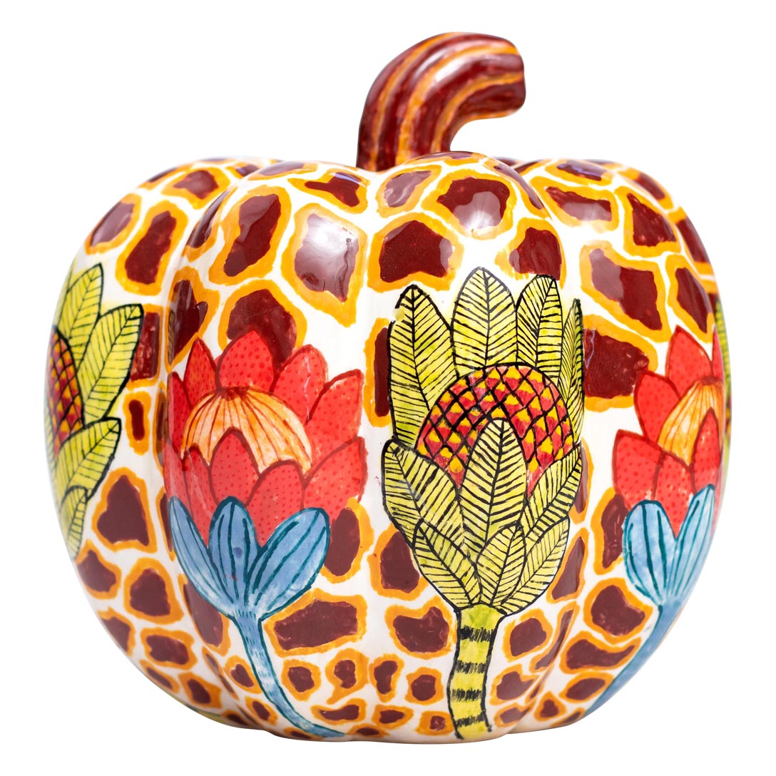 Safari giraffe pumpkin sculpture