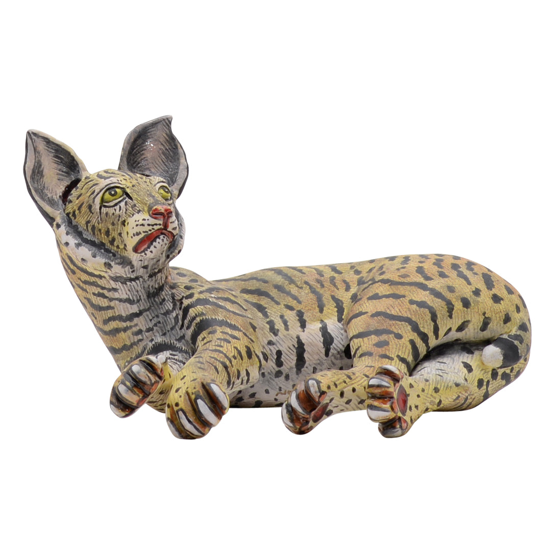 Wild cat sculpture
