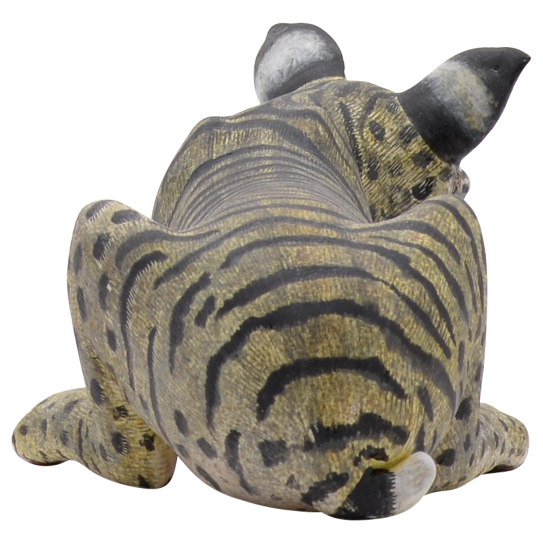 Wild cat sculpture
