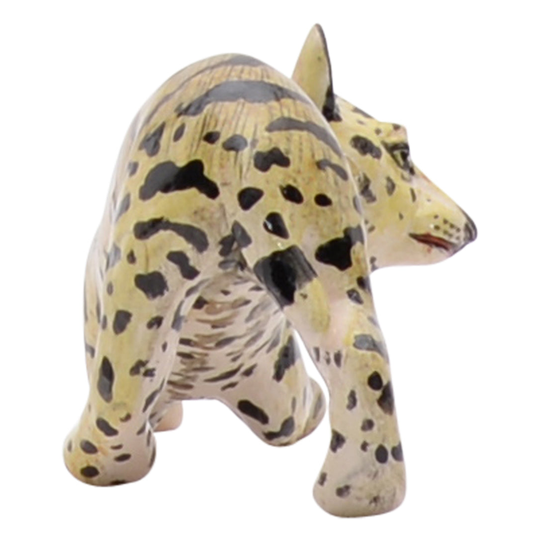 Wild cat sculpture
