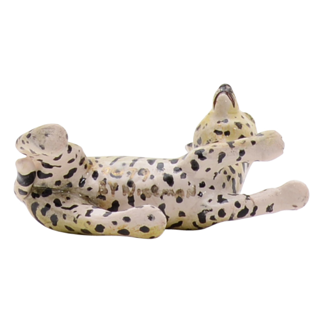 Wild cat sculpture
